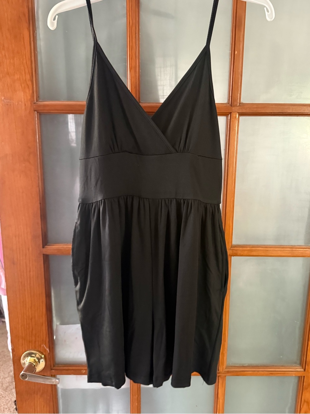 Black Sleeveless ribbed V-Neck Romper with pockets - Picture 4 of 5
